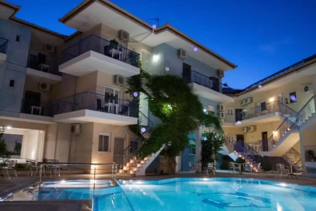 Stratos Hotel