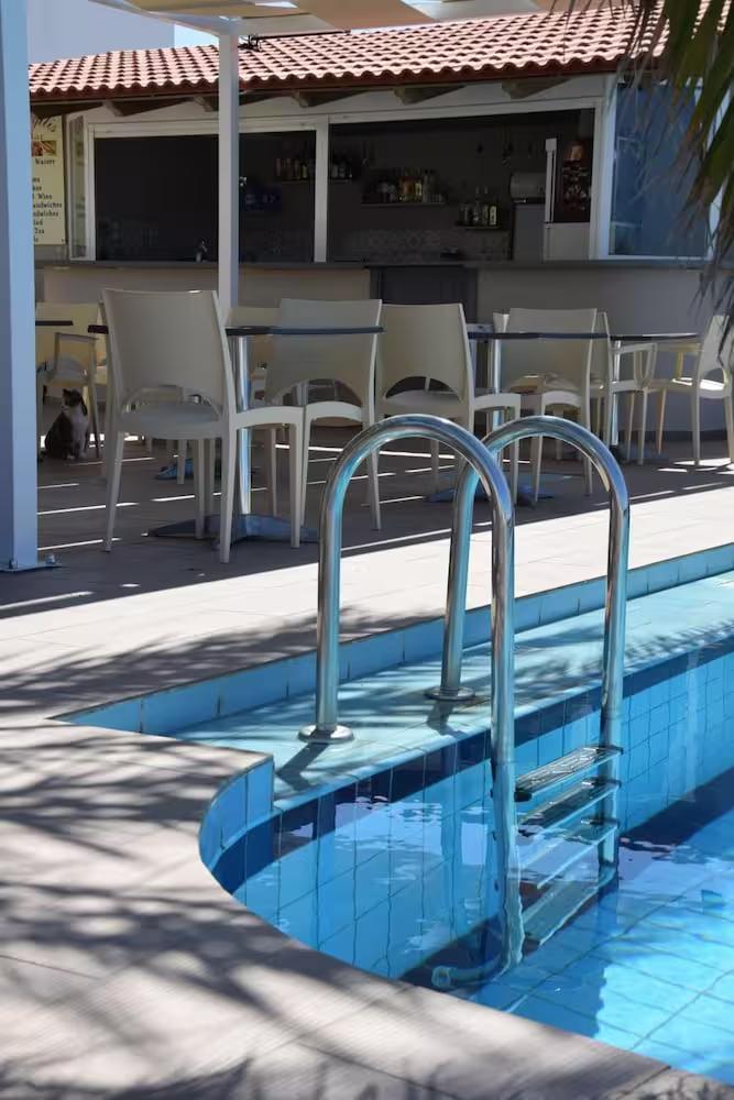 Amaryllis Hotel Apartments