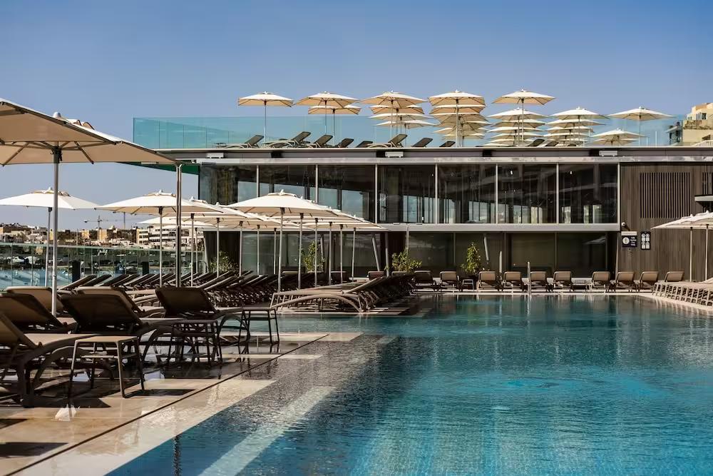 Strand Suites by Neu Collective