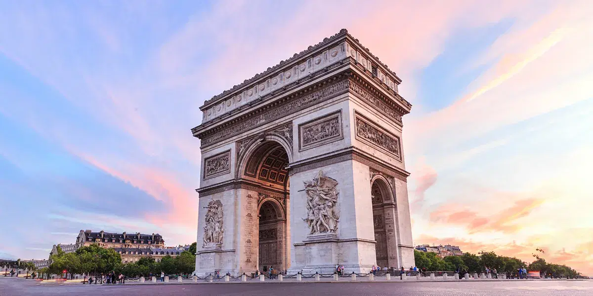Arc de Triomphe in Paris at sunset with pink and blue sky, romantic city break